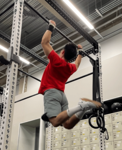 me doing the butterfly chest-to-bar pull up