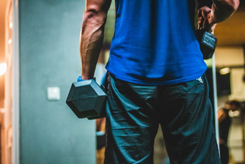man doing high reps workout